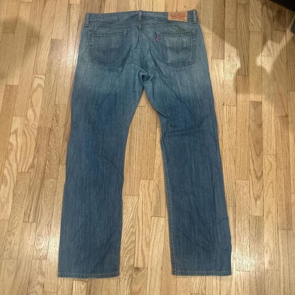 Levi Men's Blue Jeans - Picture 2 of 3